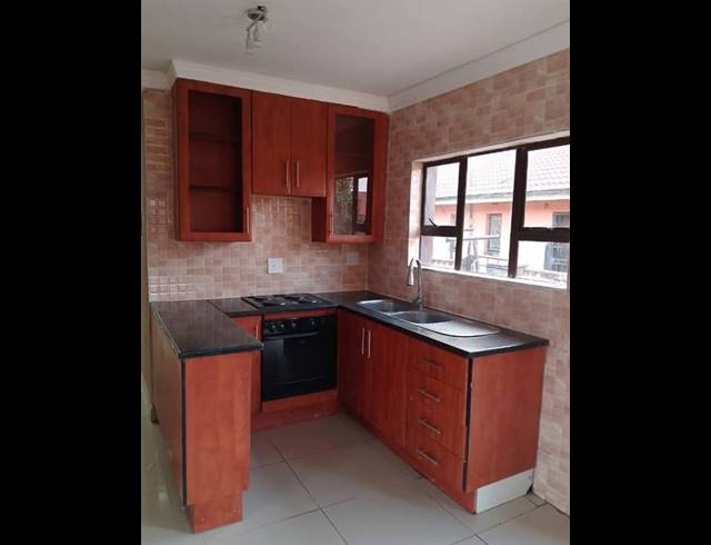 4 BEDROOM HOUSE FOR SALE IN SEBOKENG ZONE 10
